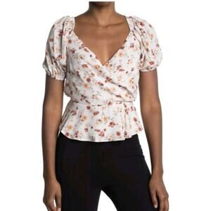 ASTR the label Sweetheart Neck Short Puff Sleeves Flared Hem Floral Top. Size M